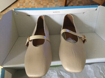 NOVÉ -Kožené, příjemné, elegantní. Dámské boty, zcela nové.