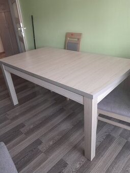 Kuchyňský rozkládací stůl