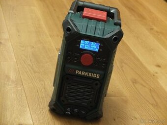 Nové Aku stavební rádio – bez baterie a nabíječky