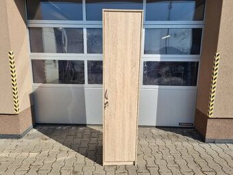 Uzamykatelná šatní skříňka