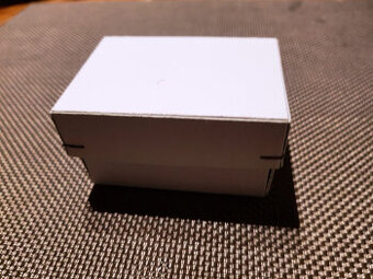 Dvojdílná krabička z bílého kartonu