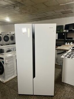 Americká lednická Hisense