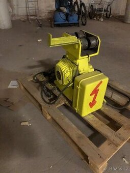 Sloupový jeřáb 2004 výška 4,5 délka ramene,4,7m 500kg