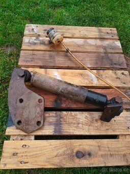 Zetor , tlumič řízení