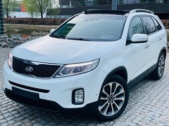 Kia Sorento 2.2CRDi 4x4 AUT KAM VÝHŘEV TAŽNÉ 7MÍST SERVISKA