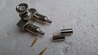 Konektor koaxial? Nevím.
