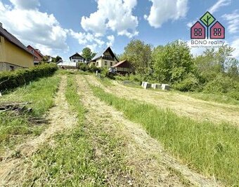 Stavební pozemek 1027 m2, příroda, Oparenské údolí, obec Vel