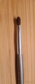 Kosmetický štětec na rty Avon - 1