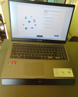 Prodám ASUS Y1511 – Ryzen 3 3250U, 8 GB RAM, SSD 256 GB, AMD