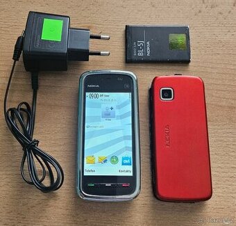Nokia 5230 červená
