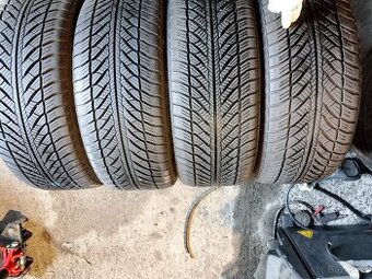 245/45/18 100v Goodyear - zimní pneu 4ks - 1