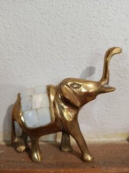 Mosazný slon s perletí
