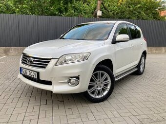 Toyota RAV4 2.2 D-4D, 4×4, automat | r.v. 2011 | Bílá perleť