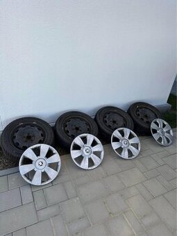Zimní pneu 195 / 55 R15 (4x) + plechy (4x) + poklice (4x)
