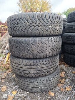 Zimní pneumatiky 185/55 R15 na disku Mercedes Benz A 170.