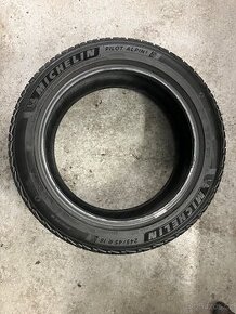 Michelin Alpin A5 245/45/18