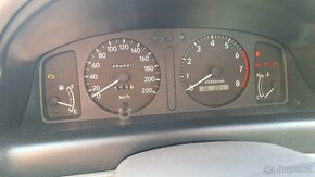 prodam Toyota corolla 1.3 63kw r.v.1998 - 1