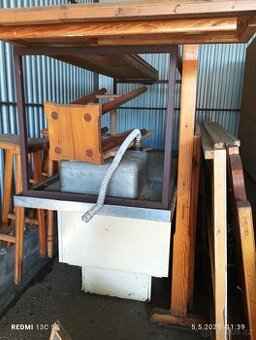 Výčep, nerezový stůl s dřezem, nábytek