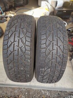 Prodám 2ks zánovní zimních pneu 215/60/17 Kormoran Snow