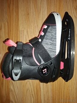 BRUSLE NA LED, ROSTOUCÍ, VEL.29-32, TOP STAV