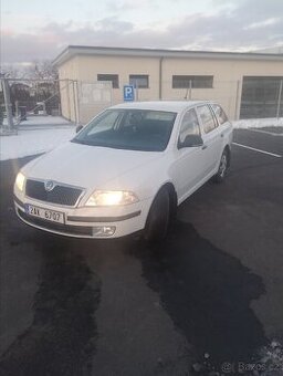 Škoda Octavia 2 kombi; 1.6 MPI; r.v 2011