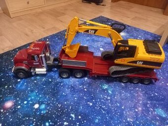 Brüder-kamion Mack+pásový bagr CAT