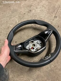 renovovaný, multif, vyhřívaný volant, DSG, Škoda
