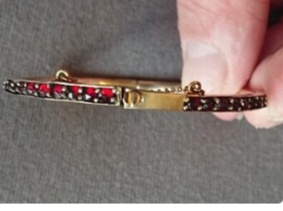 Zlatý náramek s českými granáty