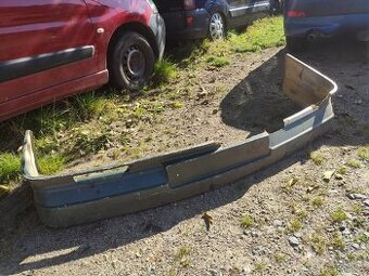 Tatra 613-4 - Přední nárazník poškozený