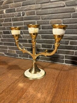 Mosazný starožitný svícen s perletí