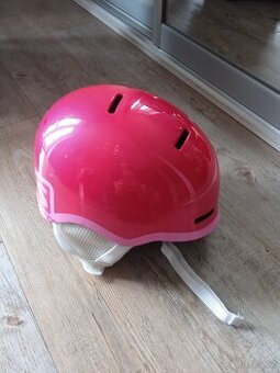 Lyžařská helma Salomon