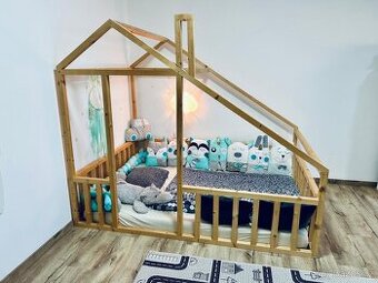 Dětská postel- domeček