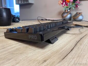Logitech G Pro - Mechanická (clicky) CZ