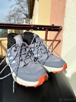 Kotníkové nepromokavé boty Adidas Terrex vel. 32