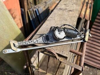 Mechanismus předních stěračů bmw e34