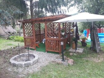 Drevena pergola + zahradni nabytek