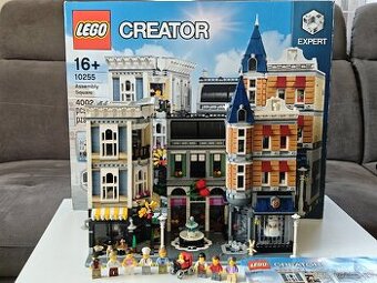 LEGO Creator Expert 10255 Shromáždění na náměstí