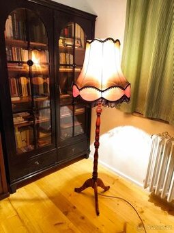Stojací lampa