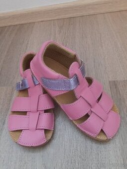 NOVÉ Dívčí barefoot sandálky vel. 26