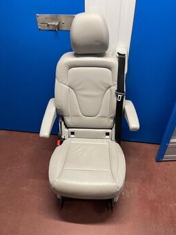 Dvě kapitánské sadečky  Mercedes Benz V-Klasse W44