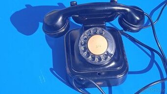Historický telefon Tesla Praha Karlín.