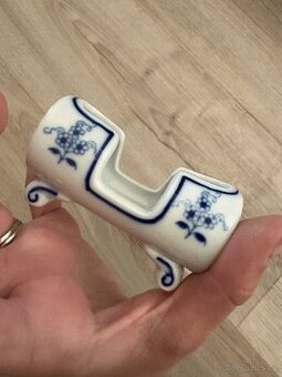 Porcelán Dubí cibulák dóza na párátka