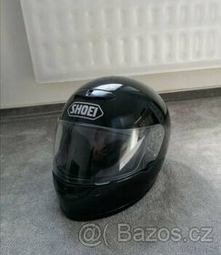 Helma na motorku Shoei