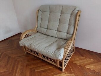 Proutěný gauč