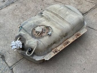 Palivová nádrž, tapecy, stahovačky Nissan Patrol Y61 / díly