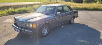 Mercedes Benz W123 240D piáno (americká verze)
