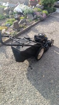 Benzinová sekačka s pojezdem Honda