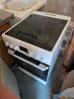 Elektrický sporák s troubou Amica 51074D W
