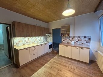 Pronájem bytu 3+1 85 m² Školní náměstí, Sezimovo Ústí II