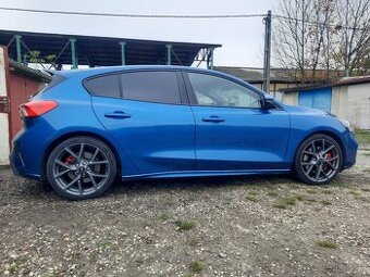 Ford Focus ST 2.3  rok 2021